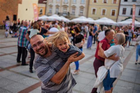 Tarnów Tłumy mieszkańców tańczyły na tarnowskim Rynku Tak wyglądała