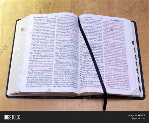 Imagen Y Foto Biblia Abierta Con Prueba Gratis Bigstock