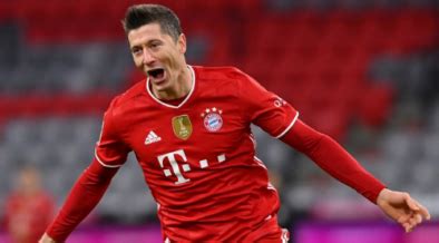 Futebol Lewandowski é considerado o melhor jogador do mundo pela Fifa