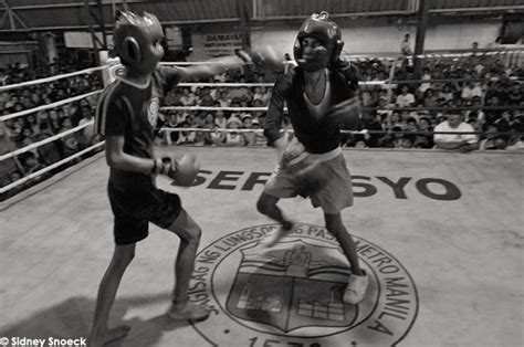 MY SARISARI STORE Gay Boxing