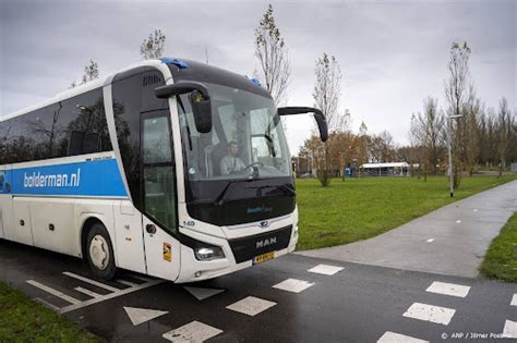 Bussen Met Asielzoekers Vertrokken Vanuit Ter Apel Naar Den Haag