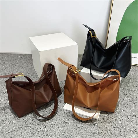 Yvon Plain Trending Leather Shoulder Sling Bag For Woman Korean Fashion