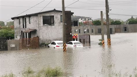 閘門沒關害淹水？住宜蘭民宿醒來竟成汪洋車泡水 8人搭救生艇逃生