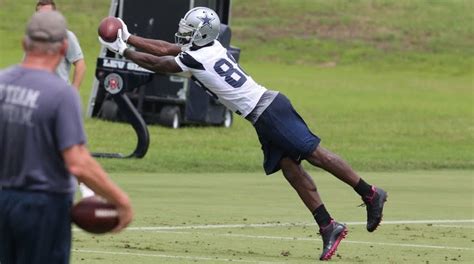 Dez Bryant Upset About How His Hands Have Been Characterized Pistols