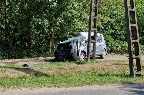 Legionowo Dachowanie Samochodu Przy Suwalnej Kierowca Oddali Si Z