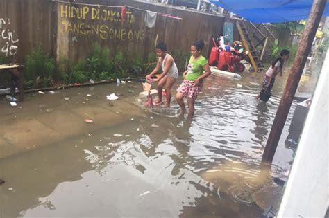 Ya Ampun Kampung Pulo Terendam Banjir Sampai Cm Okezone Megapolitan