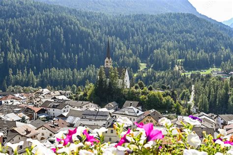 Scuol Kirche Engadiner Dorf Unterengadin Alpen Schlucht Wanderweg