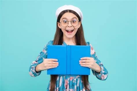 Colegiala Adolescente Con Libros Colegiala Estudiante Emocionado