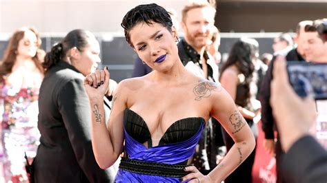 Halsey Blacked out Her Instagram and Twitter Accounts | Teen Vogue