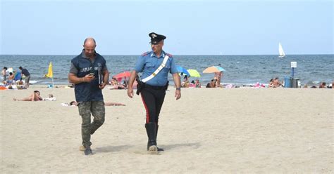 Bimba Di 6 Anni Si Perde In Spiaggia E Percorre 2 Chilometri E Mezzo