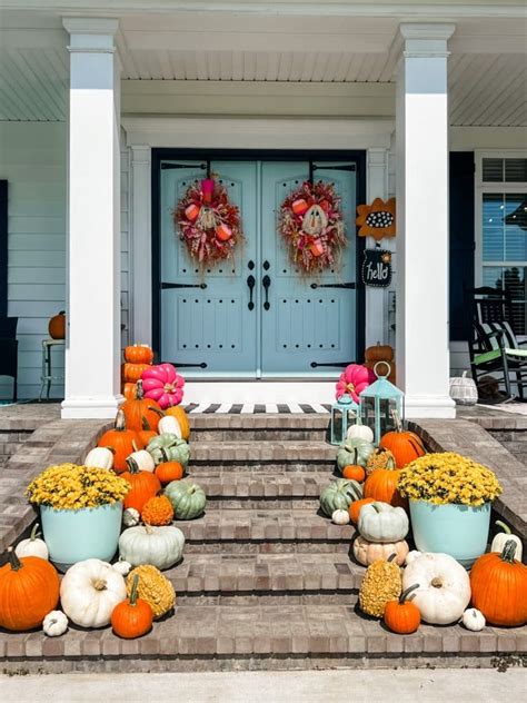 how to arrange pumpkins on your front porch steps - Re-Fabbed