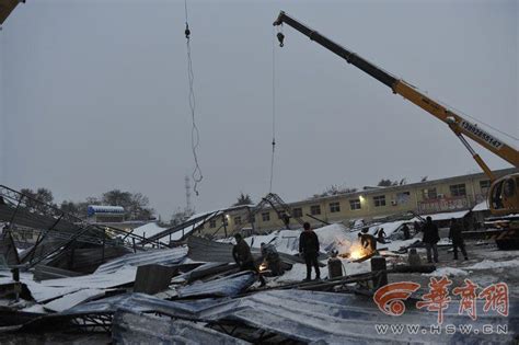 西安一菜市场大棚被大雪压塌 3人被“埋”受伤 组图 图片中国中国网