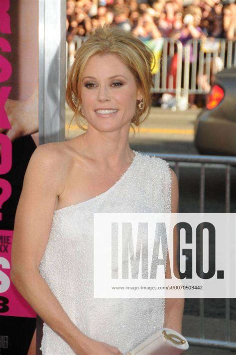 June 30 2011 Los Angeles California U S Julie Bowen Attending