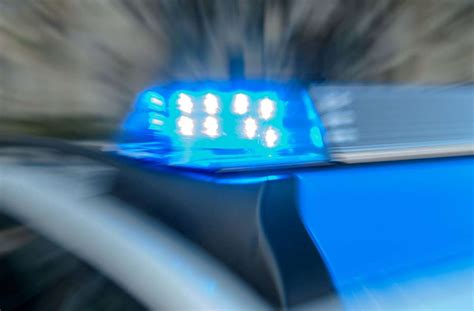 Polizei bittet um Hinweise Unfall nach Überholmanöver auf der B 464