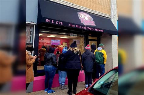 Chicago S Pookie Crack Cakes Draws International Crowd For Coveted