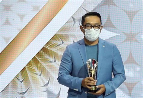 Terima Penghargaan Indonesia Awards Ridwan Kamil Alhamdulillah