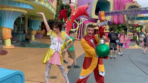 PHOTOS VIDEO Meet The Whos Of Whoville 2022 In Seuss Landing At