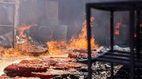 Gigantesco Incendio En Barrio Monse Or Lezcano Arrasa Con Una Bodega Y