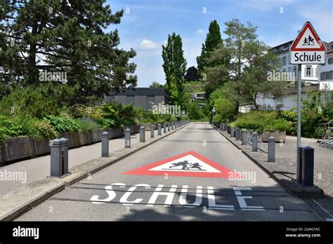 Panneau De Signalisation Triangle Rouge Banque De Photographies Et D