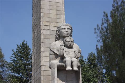 Monumento A La Madre Un Símbolo A La Que Nos Amó Antes De Conocernos