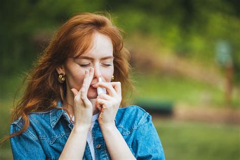 4 Natural Ways To Help Manage Hay Fever Symptoms Healthista