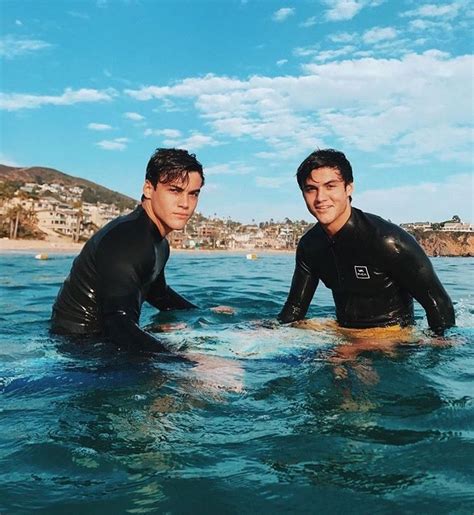 Pin By Paola Fernández On The Dolan Twins Dolan Twins Twins Surfing