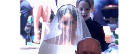 Photo Meghan Markle est apparue dans sa robe de mariée signée Clare