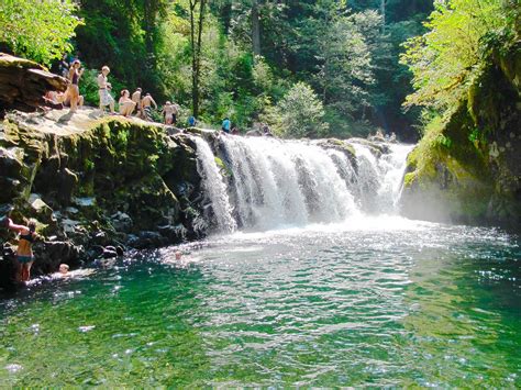 Punchbowl Falls Cliff Jumping Punchbowl Falls Oregon Waterfalls