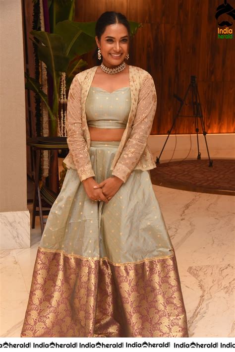 Hari Teja Hot Stills Flaunting Her Sexy Waist Set