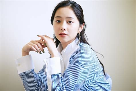 公開待機作6本控える堀田真由 多忙な日々も「人生を楽しみたい」と活動的に 1ページ目 映画 インタビュー ｜クランクイン！