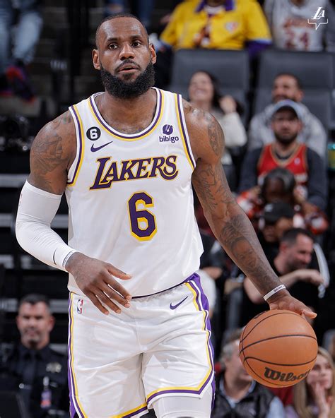 Lebron Se Torna Jogador Na Hist Ria Da Nba A Marcar Mil Pontos