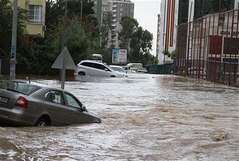 Iddetli Ya Su Bask Nlar Na Yol A T