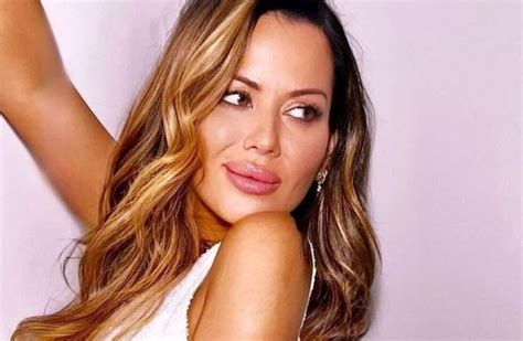 Karina Jelinek Mostr Su Costado M S Sensual En Instagram Al Posar En