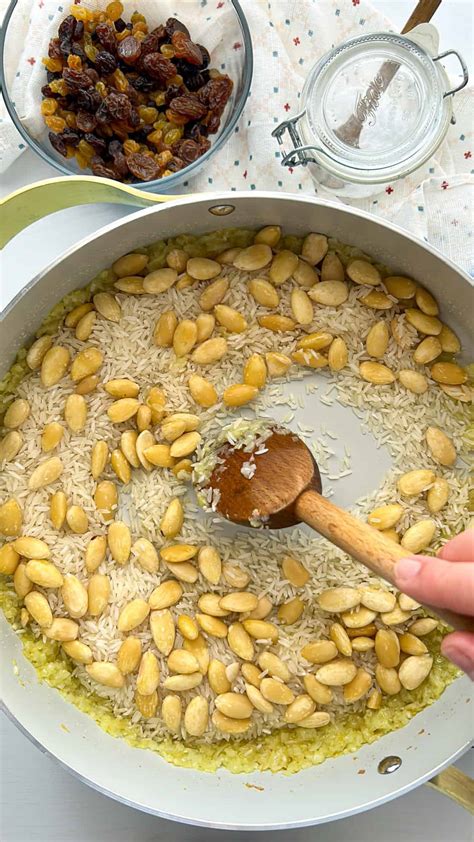 Jaíne Mackievicz's Pilaf Recipe with Dried Fruit and Nuts