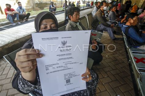 PENGGUNAAN KERTAS HVS UNTUK PENERBITAN AKTA KELAHIRAN DAN KK ANTARA Foto