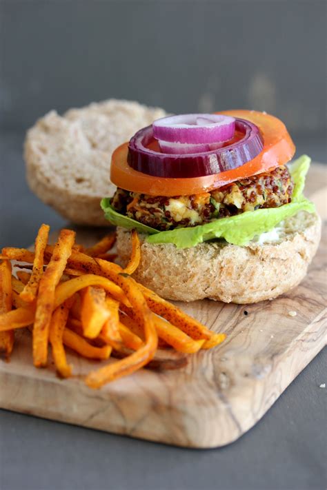 Veggie Burger mit Süßkartoffel Pommes DAS LEBEN IST SÜSS