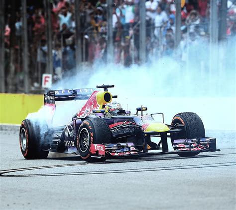 1080P Descarga gratis Vettel burnout campeón f1 carreras toro