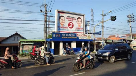 APK Prabowo Gibran Di Pos Polisi Dipasang Vendor Tim Kampanye Tidak