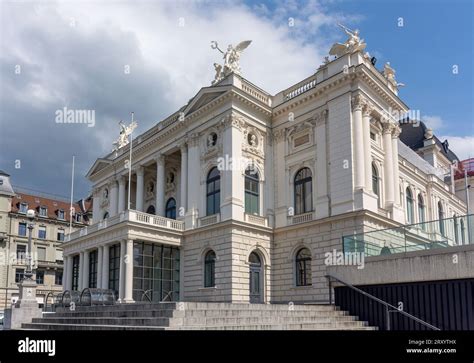 Exterior Zurich Opera House Opernhaus Sechselautenplatz Altsta Hi Res