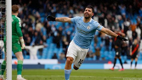 Kun Agüero inconsolado abandona o futebol aos 33 anos DW 15 12 2021