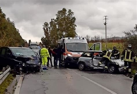 Statale Violento Impatto Tra Due Auto Feriti I Conducenti