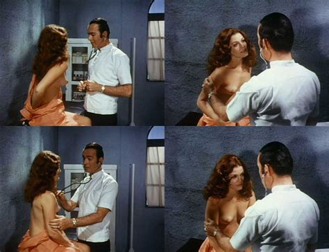 The Big Doll House nude pics página 1