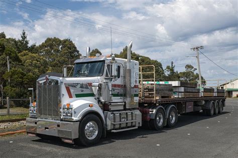 Kenworth Truck editorial image. Image of wheel, engine - 303254055