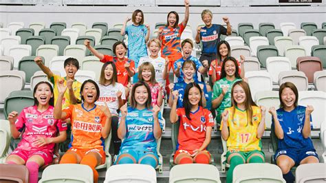 女子サッカー「weリーグ」開幕！6チームの選手が華やかな『x Girl』ユニフォーム姿を“聖地・国立”で披露 ライブドアニュース