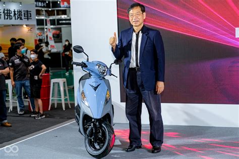 5萬6國民神車、krv鏈條版現身！kymco 新豪邁125、krv Moto 180正式發表 Supermoto8