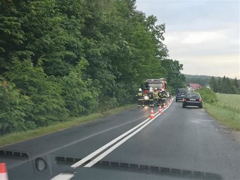 Osowiec Auto wypadło z drogi i dachowało ZDJĘCIA Lębork Nasze Miasto