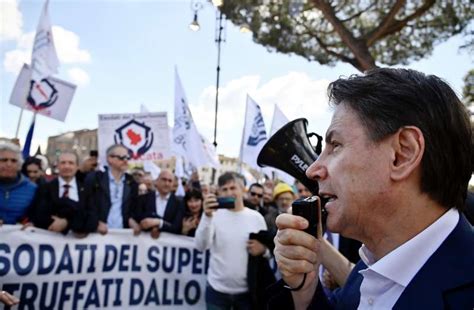 Giuseppe Conte Manifestazione Esodati Del Superbonus 2 Dago Fotogallery