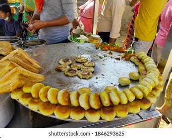 Delhi Style Aloo Tikki Chaat Royalty-Free Images, Stock Photos ...