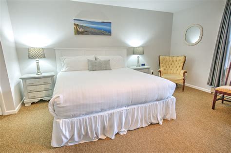 Rooms - East Shore Lodging