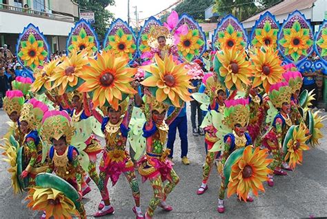 TRAVEL CENTRAL PHILIPPINES: Pintaflores Festival in San Carlos - Me? A ...
